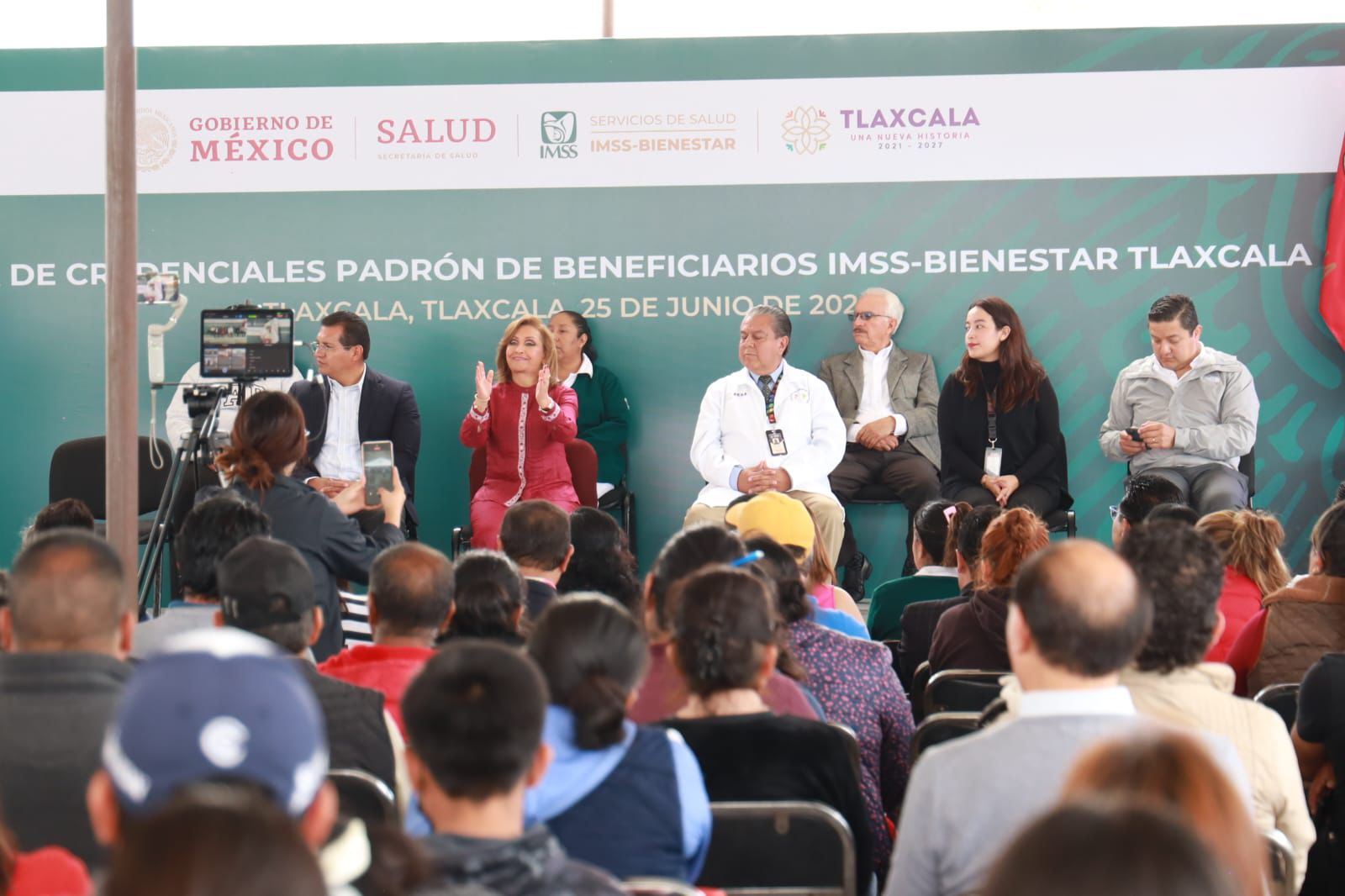 Alcalde de Chiautempan atestigua entrega de credenciales del IMSS-Bienestar